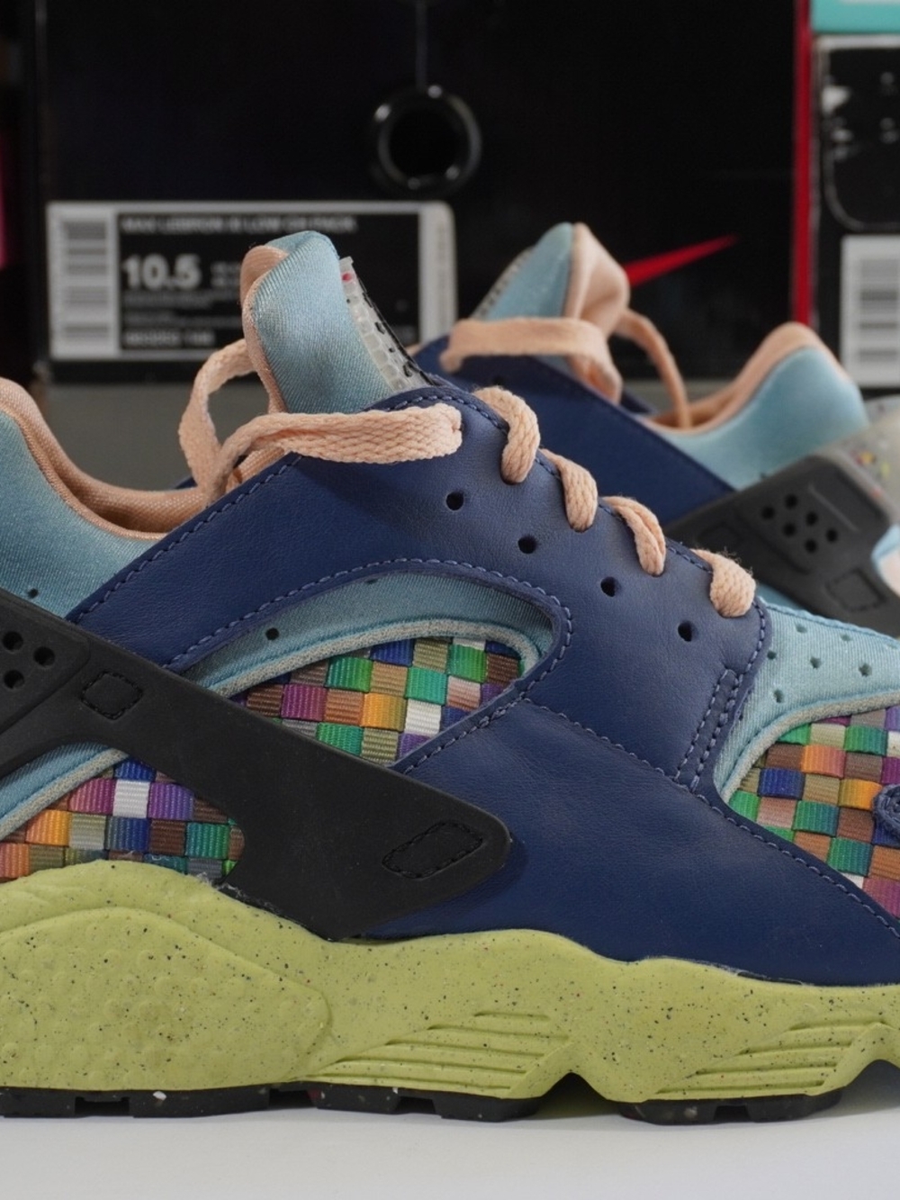 sz 8 nike air huarache multi-color woven